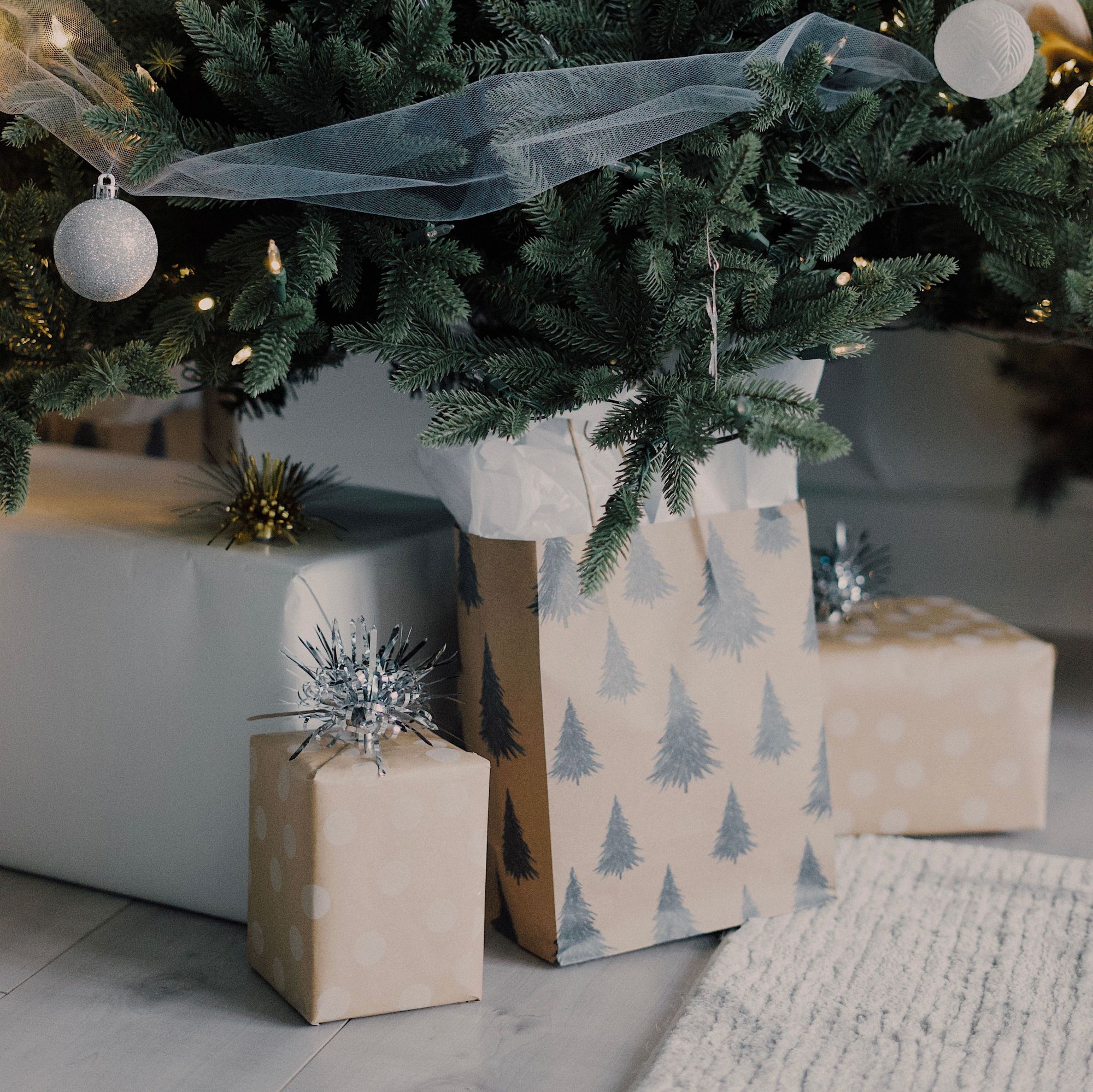Earn at Lowe's on Holiday Decor & Home Essentials
